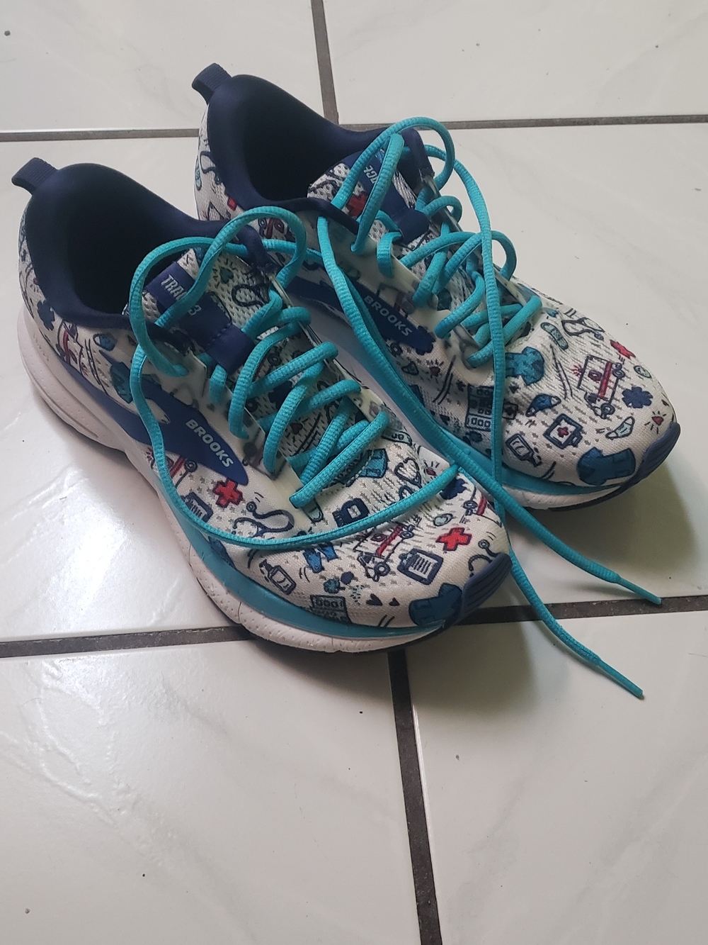 Like new "Brooks" Hero collection, Trace 3 -- Running Shoes